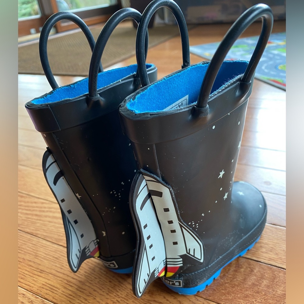 🚀 Carters Boys Space Shuttle Rain Boots- Size 5 👩🚀